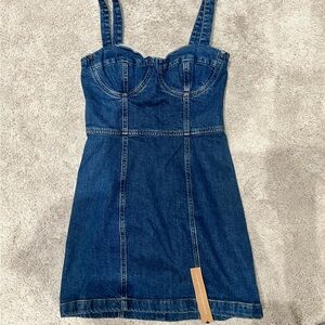 Reformation Nikki Bustier Denim Mini Dress
Color: Palermo
Size: 4
Qty: 1